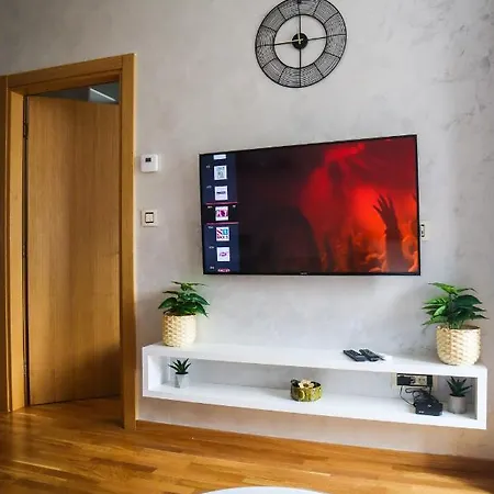 Holiday, Leonardo Vi