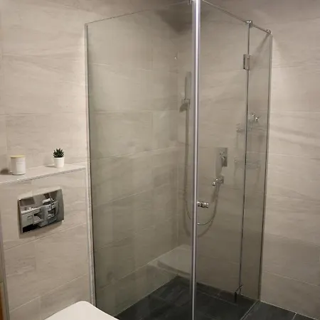 Holiday, Leonardo Vi