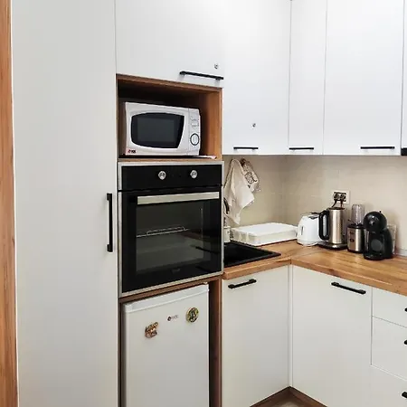 Holiday, Leonardo Vi Apartment
